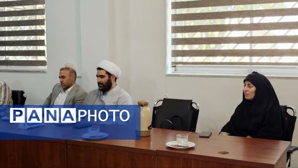 جلسه هم‌اندیشی رئیس سازمان دانش‌آموزی استان با مدیران مدرسه