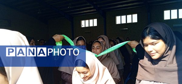 نواختن زنگ مهر و ایثار در مدارس جزیره هرمز 