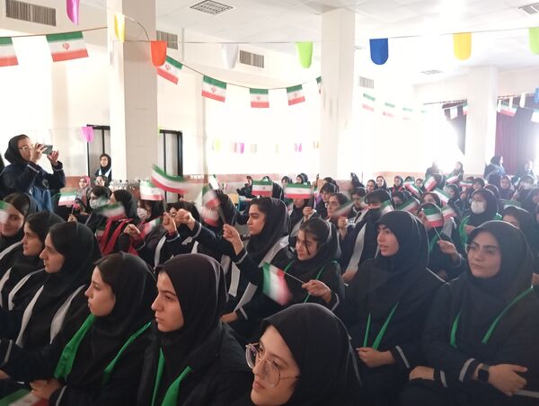 جشن پیروزی انقلاب اسلامی در مدرسه ۱۲فروردین منطقه پردیس 