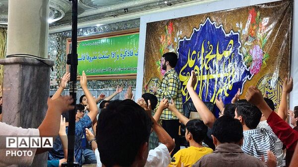 طنین جشن میلاد در مسجد فدائیان شاهزاده قاسم نیشابور