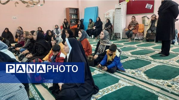 نشست صمیمی انجمن و اولیا پایه هفتم در دبیرستان فرهنگیان ناحیه۷ مشهد