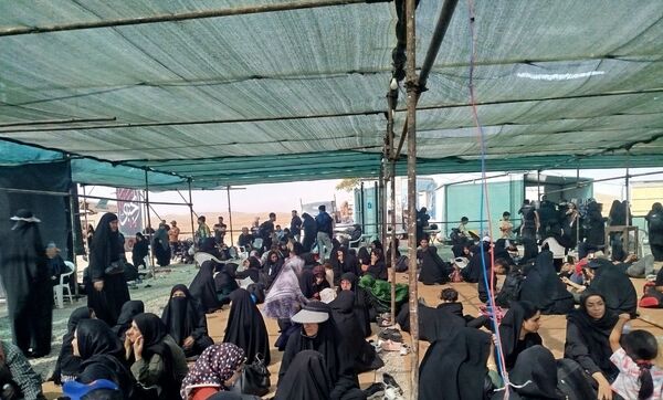 پیاده روی زائران وعاشقان امام علی بن موسی الرضا"ع"از مسیرباغچه تاتپه سلام
