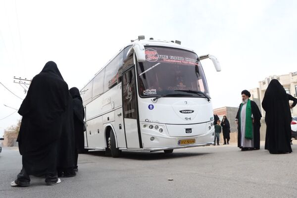 اعزام دانش‌آموزان دختر یزدی به سفر معنوی حج عمره