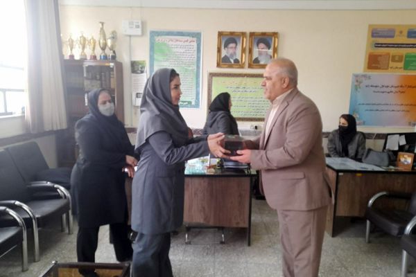 بازدید مدیر و کارشناسان سازمان دانش‌آموزی کردستان از مدارس سنندج
