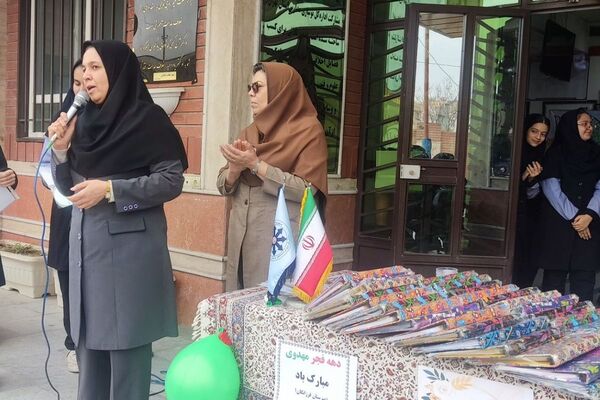 جشن پیروزی انقلاب در دبیرستان فرزانگان1 اسلامشهر