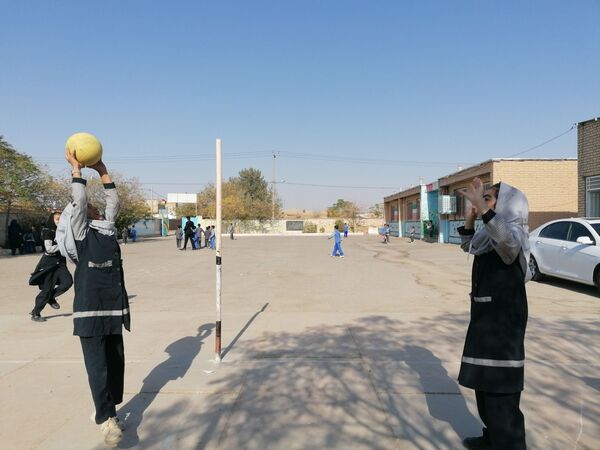 روز پر نشاط همزمان با هفته بهداشت روان در مدرسه تکتم خلیل آباد 