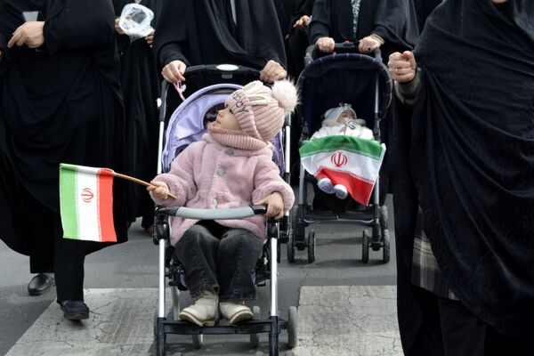 حماسه دانش‌آموزان اسلامشهر در ۲۲بهمن
