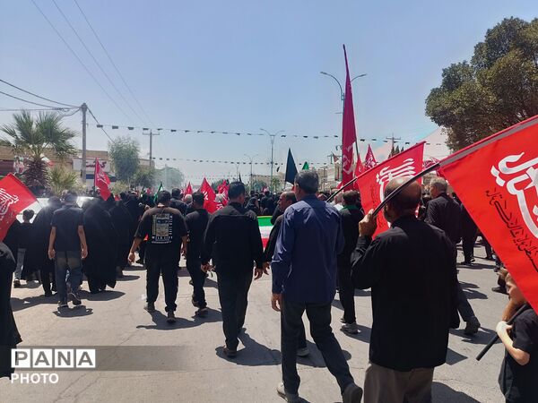 برپایی موکب‌ «جاماندگان عشاق الحسین» سازمان دانش‌آموزی یزد در نجف‌آباد