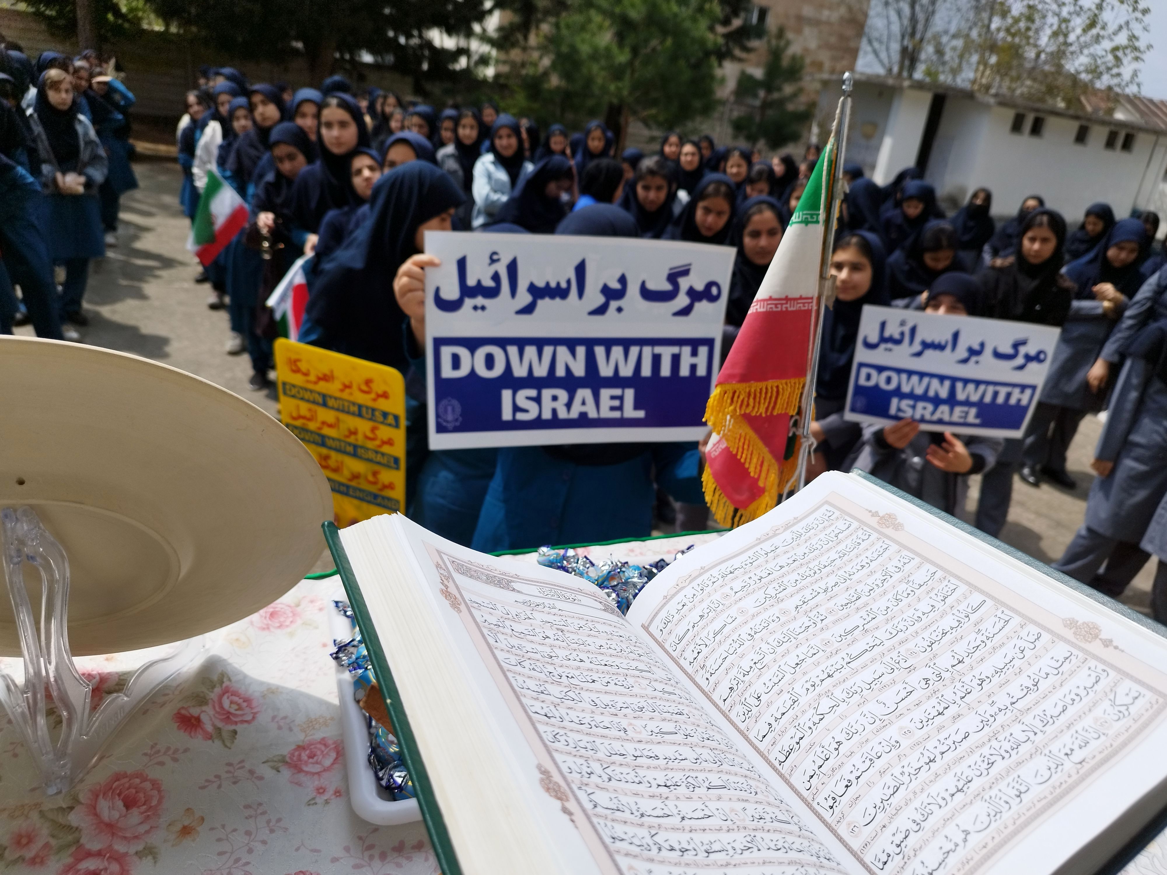 حمایت دانش‌آموزان فومنی از عملیات وعده صادق