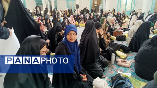 حضور دانش آموزان دبیرستان سردار شهید قاسم سلیمانی ناحیه ۴ کرج در نماز جمعه