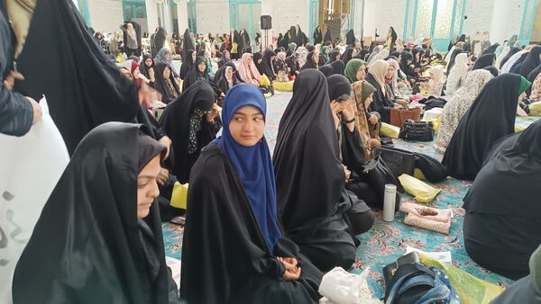 حضور دانش آموزان دبیرستان سردار شهید قاسم سلیمانی ناحیه ۴ کرج در نماز جمعه