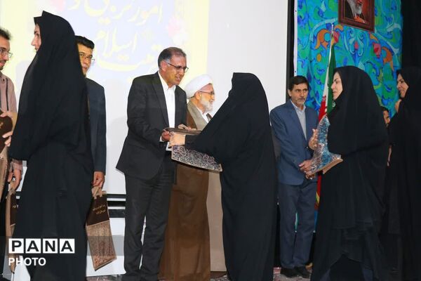 گرامیداشت هفته امور تربیتی در ابرکوه