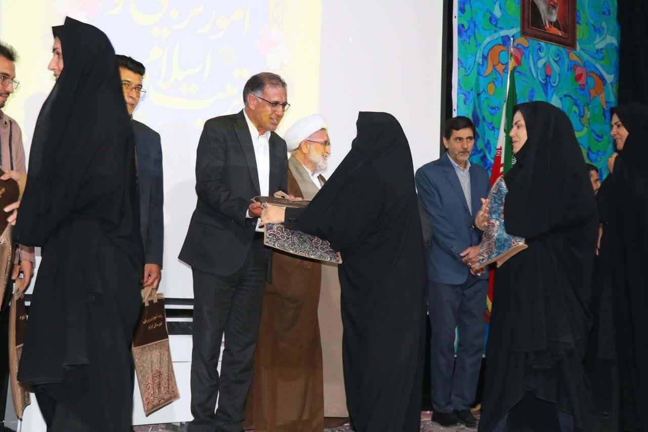 گرامیداشت هفته امور تربیتی در ابرکوه