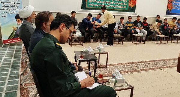 دیدار فرماندهان بسیج دانش آموزی مدارس کاشمر با امام‌ جمعه شهرستان