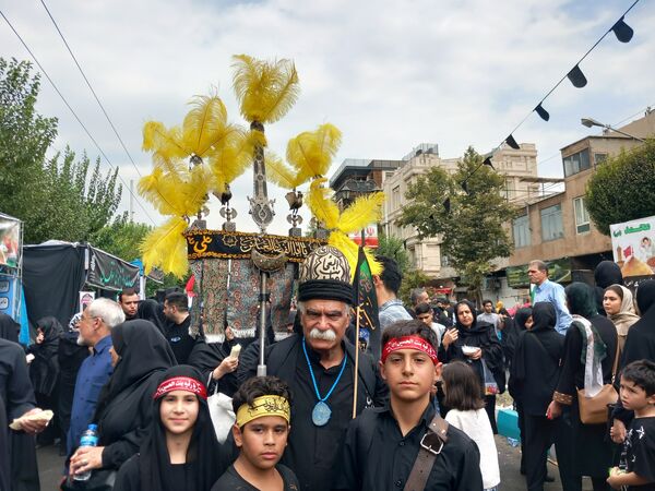 استقبال دلدادگان اباعبدالله الحسین (ع) از پیاده‌روی جاماندگان اربعین حسینی‌ 