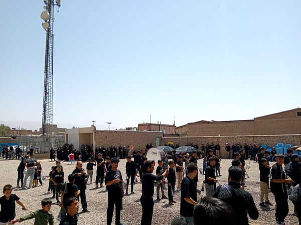 هیئت زنجیرزنی در روستای فیض آباد در صبح عاشورای حسینی 