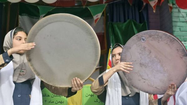 سالروز پیروزی انقلاب اسلامی در دبستان حافظ یک