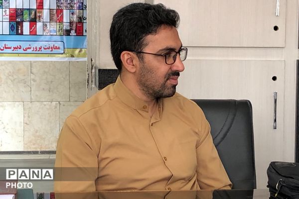 آیین سپاس مربی با حضور پیشتازان سازمان دانش آموزی در ناحیه دو شهرری 