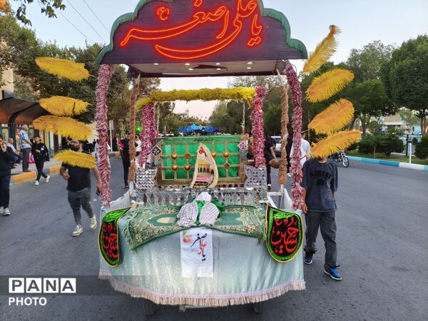  کاروان عظیم نوجوان کربلا در خیابان پروین 