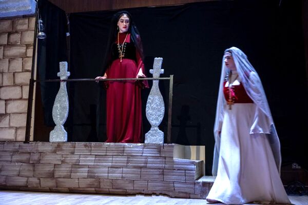 تئاتر «ترسا و پارسا» در جوانرود 