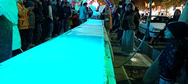 کیک ده متری جشن میلاد حضرت زهرا (س) در کاشمر