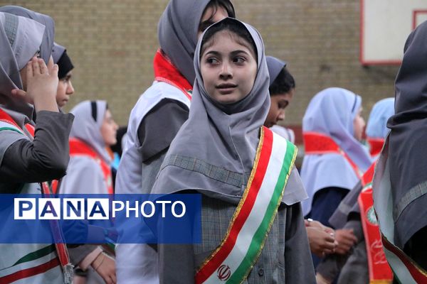 بهارستان دو صحنه همفکری، همدلی و همکاری پیشتازان در همایش یاوران انقلاب