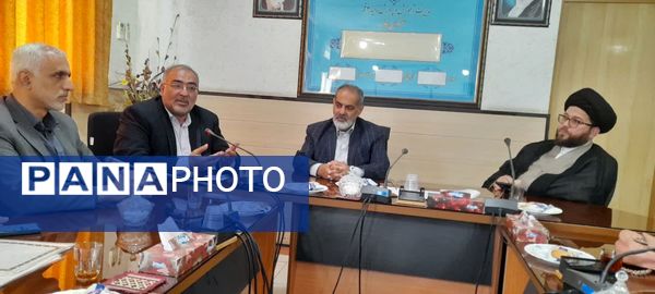 نشست خبرنگاران پانا با مدیر آموزش و پرورش ناحیه 3 قم