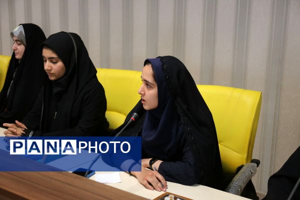 نشست مدیرکل آموزش و پرورش آذربایجان شرقی با نمایندگان مجلس دانش‌آموزی