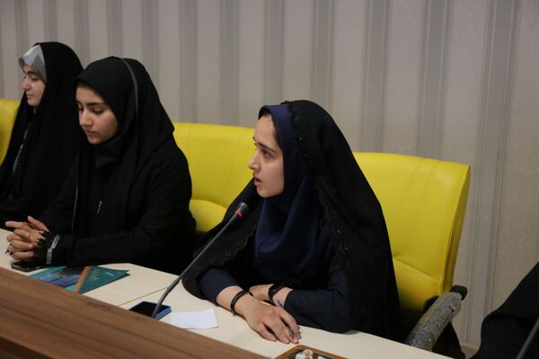 نشست مدیرکل آموزش و پرورش آذربایجان شرقی با نمایندگان مجلس دانش‌آموزی