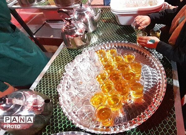 صد و هفتاد و سه شب عطر چای و کرامت؛ «چایخانه حضرت زهرا (س)» همچنان میزبان دل‌های بی‌قرار