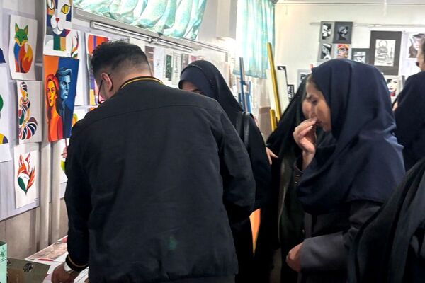 نمایشگاه دست‌سازه‌های خلاق در هنرستان تقوی‌پیشگان بهارستان۲