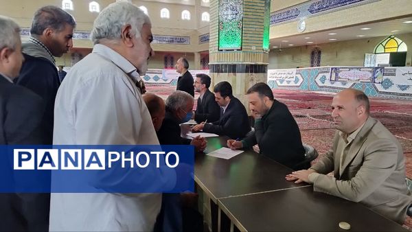 میز خدمت مدیریت آموزش و پرورش اسلامشهر در مصلی نماز جمعه اسلامشهر