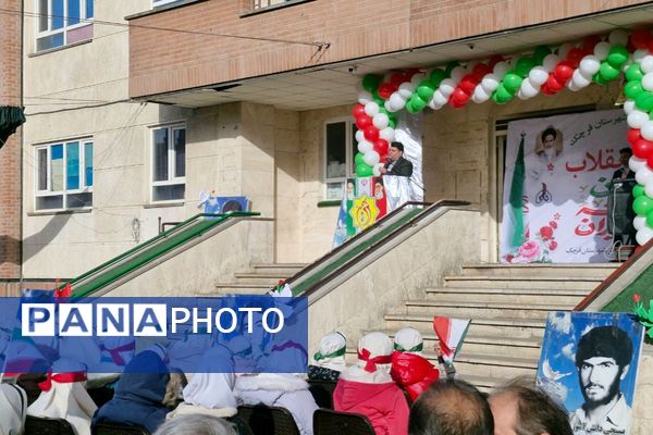 آیین نواخته شدن زنگ انقلاب اسلامی در مدرسه آیت‌الله خامنه‌ای قرچک