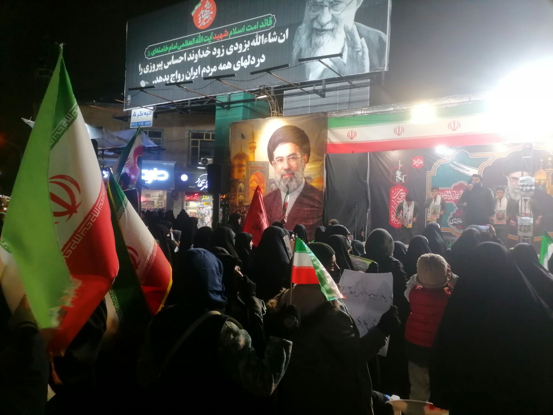 اجتماع بزرگ خانوادگی بر مدار ایران با حضور دانش آموزان ناحیه 3 مشهد
