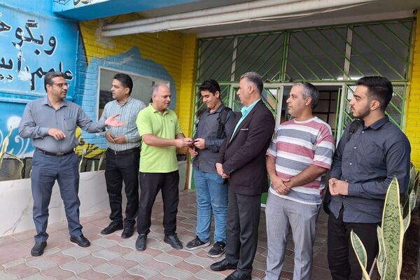 تجلیل دبیرستان شهید قمی از پدران مسئول در نیروی انتظامی و آتش‌نشانی