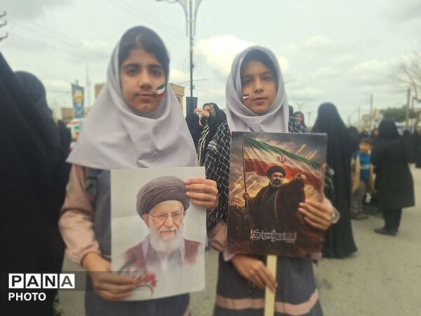 دانش آموزان آزادشهر با رهبر جوان بیعت کردند