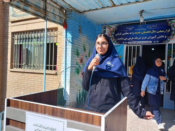 انتخابات شورای دانش‌آموزی در دبیرستان دخترانه فرزانگان شهرقدس
