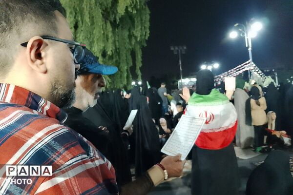 برپایی نماز استغاثه به امام زمان (عج) در میدان نماز شهرری 