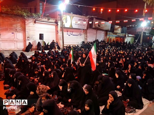 اجتماع شبانه مردم کرج  زیر پرچم اباعبدالله الحسین( ع)
