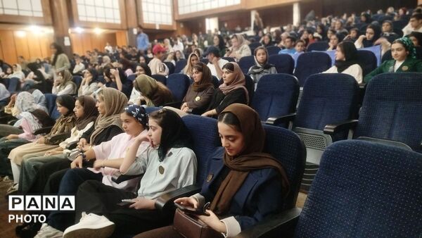 افتتاح نمایشگاه نقاشی هنرهای تجسمی با ۱۷۰ اثر هنرمندان در تویسرکان