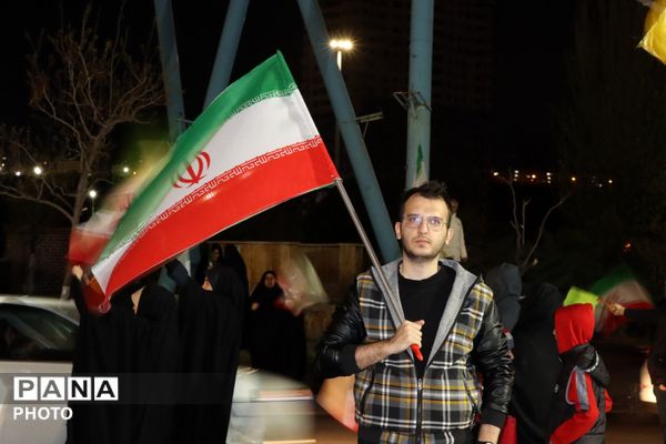 پرچمی که زمین نگذاشتند