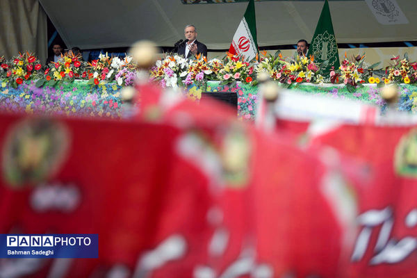 سخنرانی رئیس جمهور در جمع راهپیمایان ۲۲ بهمن