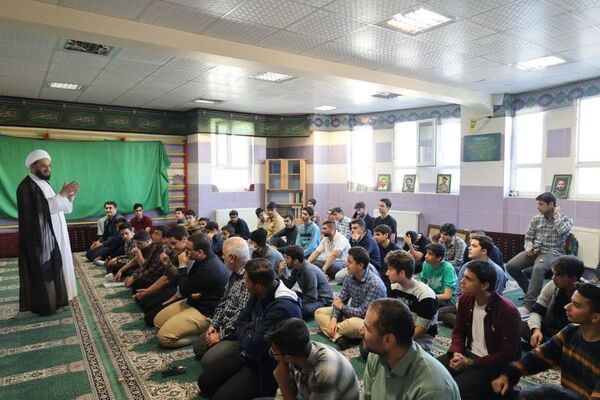 حضور پرشور دختران و پسران شهریار در روز استکبار ستیزی
