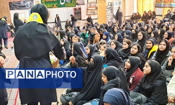 جشن نیمه شعبان در دبیرستان حضرت زینب (س)