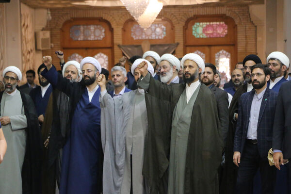 اجتماع عظیم دختران دانشجوی کشور در حرم حضرت معصومه(س)