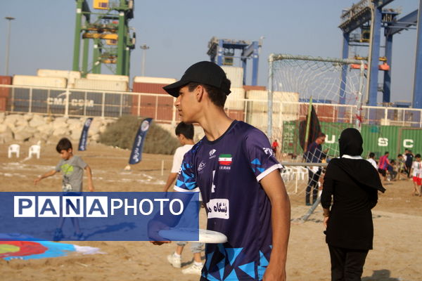 جشنواره بازی و ورزش های همگانی در ساحل بوشهر