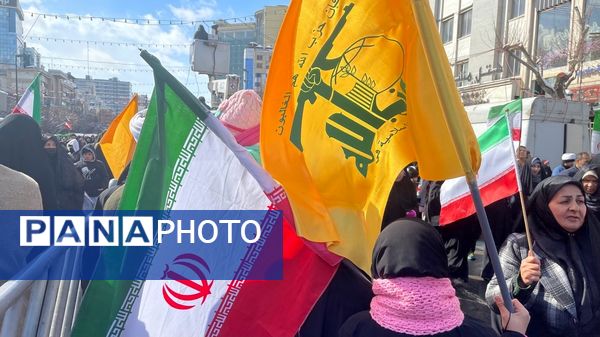 حضور پرشور کودکان در راهپیمایی ۲۲ بهمن