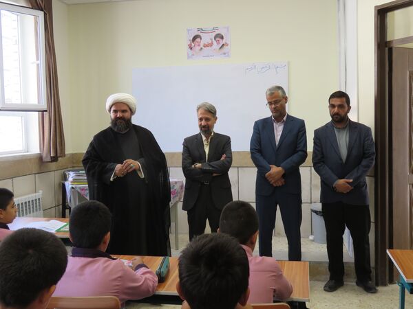 بازدید مدیر اداره آموزش و پرورش خلیل‌آباد از مدارس شهر