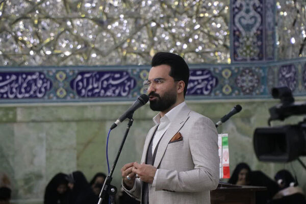 همایش تجلیل از دختران عضو هلال احمر در قم