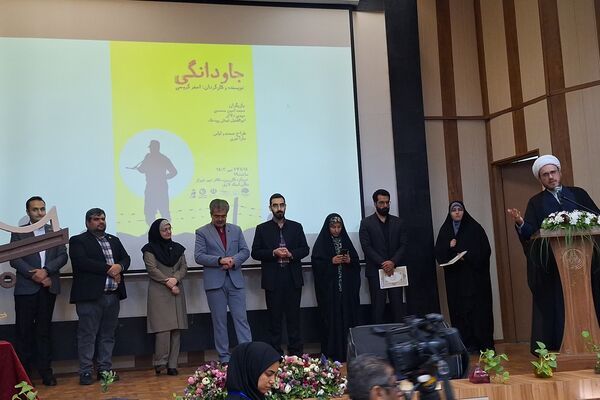 تجلیل از برگزیدگان جشنواره بزرگ جوانه در مجتمع آموزشی و فرهنگی علوم پزشکی شیراز 